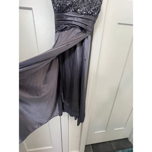 FRIENDS CLOTHING SEQUINED HALTER TOP AND SATIN SWING BOTTOM DRESS WOMENS SIZE 3 - Picture 5 of 5